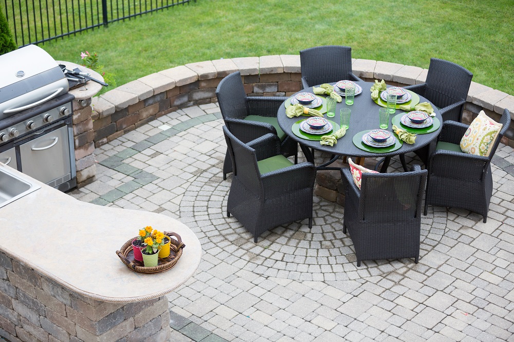 3 Tips for Staging Your Outdoor Living Space
