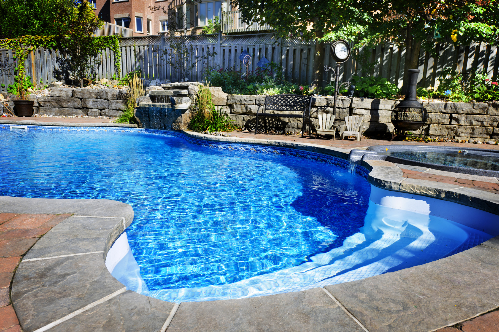 Should You Stage Your Swimming Pool?